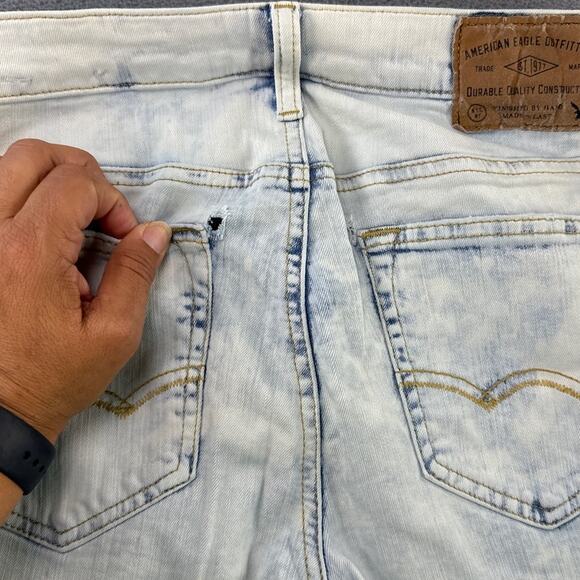 American Eagle Jeans Mens 29x32 Blue Skinny‎ Light Wash Stretch Distressed FLAW - Picture 2 of 9